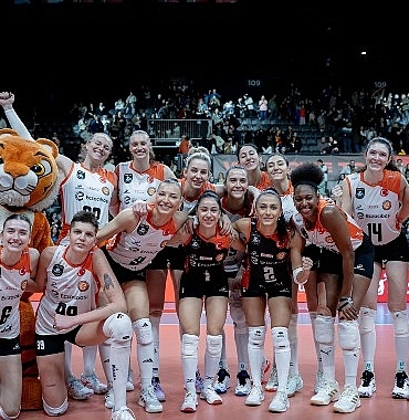 eczacibasi-dynavitten-evinde-net-galibiyet.jpg