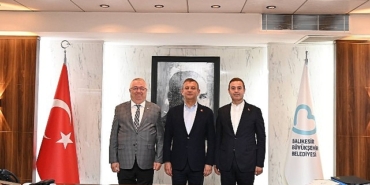edremit-belediye-baskani-mehmet-ertas-chp-genel-baskani-ozgur-ozelin-balikesir-ziyaretine-katildi.jpg