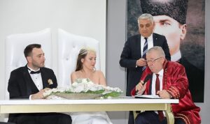 edremit-belediye-baskani-mehmet-ertas-ilk-nikahi-kiydi-UPsweUq5.jpg