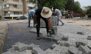 edremitte-bozuk-yollar-duzeltiliyor-YPawC2Hv.jpg
