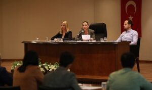 efes-selcuk-belediye-baskani-filiz-ceritoglu-sengel-mayis-ayi-meclis-toplantisinin-ilk-oturumunda-belediye-EIhcgddb.jpg