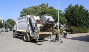 efes-selcuk-belediyesi-izmir-buyuksehir-belediyesi-destegiyle-kentte-detayli-bir-temizlik-calismasi-baslatti-QU3FFPIg.jpg