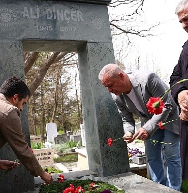 efsane-baskan-ali-dincer-mezari-basinda-anildi.jpg