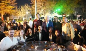 ege-universitesi-ailesi-iftar-programinda-bir-araya-geldi-xeggjpwD.jpg