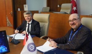 ege-universitesi-ile-akzonobel-kemipol-arasinda-is-birligi-protokolu-imzalandi-ed894zyF.jpg