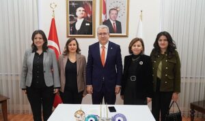 egeli-akademisyenler-uc-farkli-jinekolojik-muayene-giysisi-gelistirecek-qSkS55tc.jpg