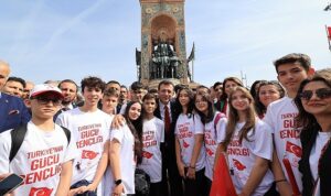 ekrem-imamoglu-19-mayis-ataturku-anma-genclik-ve-spor-bayraminin-105inci-yil-kutlamalari-kapsaminda-afKPey2E.jpg