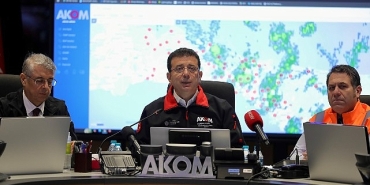 ekrem-imamoglu-istanbulun-karla-mucadelesini-akomdan-takip-etti.jpg