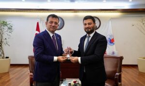 ekrem-imamoglu-kagithane-belediye-baskani-mevlut-oztekine-tebrik-ziyaretinde-bulundu-XngGP9id.jpg