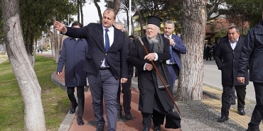 fener-rum-patrigi-bartholomeos-izniki-ziyaret-etti.jpg