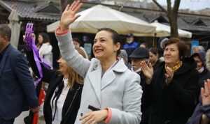 filiz-baskan-yeniden-aday-efes-selcuktan-asla-vazgecmem-pZgaxnbm.jpg