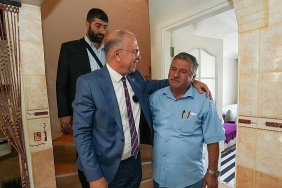 gaziemir-belediyesinden-yanginda-zarar-goren-evlere-yardim-eli.jpg