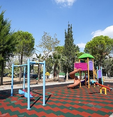 Gaziemir’in parklarında bakım ve yenileme çalışması