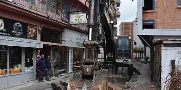 gemlikte-yol-calismalari-hiz-kesmeden-devam-ediyor.jpg