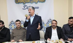 gencler-sordu-omeroglu-cevapladi-8FfvPYA4.jpg