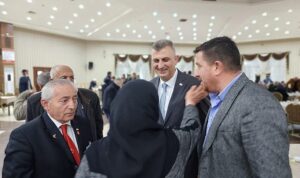 golcuk-belediye-baskani-ali-yildirim-sezer-sehit-aileleri-ve-gazilerle-iftarda-bir-araya-geldi-c2WURvDu.jpg
