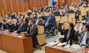 golcuk-belediyesi-engelli-meclis-uyesi-ve-engelli-bireylerin-meclis-salonuna-erisimini-kolaylastirmak-icin-engelli-MkcYl2FS.jpg
