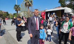 golcuk-belediyesinin-ramazan-bayrami-kapsaminda-anitparkta-hazirladigi-oyun-alanini-dolduran-cocuklar-cosku-icerisinde-doyasiya-U8XiZ62y.jpg