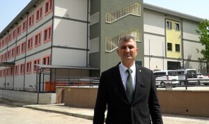 golcuk-koray-aydin-parki-mevkiinde-bulunan-atil-haldeki-kalici-is-merkezi-golcuk-belediyesinin-girisimleri-M4fe6RJi.jpg