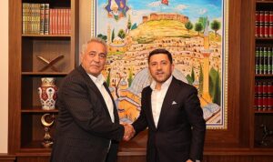 goreme-belediye-baskani-omer-eren-ve-nigde-aktas-belediye-baskani-kamber-aktas-nevsehir-belediye-Nd2KRGpa.jpg