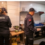 guzelbahce-belediyesi-zabita-ekiplerinden-restoranlara-siki-denetim.jpg