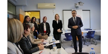 hayat-boyu-ogrenmede-yeni-yol-haritasi-izmirde-vizyoner-calistay-gerceklestirildi.jpg