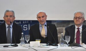 her-yerde-tunc-baskanin-izlerini-goruyoruz-IGHrnFzx.jpg