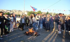 hidirellez-bayrami-kucukcekmecede-coskuyla-kutlandi-y8TT7QHF.jpg