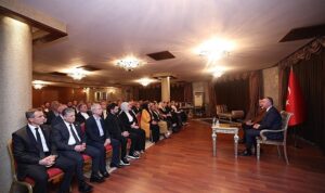 hizmetlerimizde-muhtarlarimizin-imzasi-var-ATKX6eiW.jpg