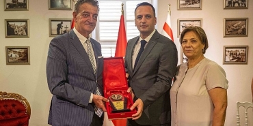 husnu-bozkurttan-baskan-eskiye-ziyaret-genclerle-umut-buyuyor.jpg