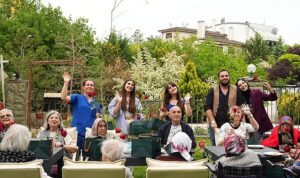 huzurevi-annelerine-sac-ve-cilt-bakim-surprizi-nVwKMDGw.jpg