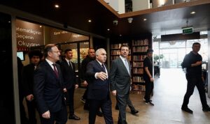 ibb-baskani-ekrem-imamoglu-fatih-belediye-baskani-ergun-turana-tebrik-ziyaretinde-bulundu-yzWZSgCK.jpg
