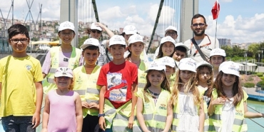 ibb-tarafindan-hayata-gecirilen-kucuk-rehberler-istanbulu-kesfediyor-projesiyle-cocuklar-sehrin-tadini-cikartiyor.jpg