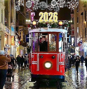 iettden-istiklal-caddesinde-yeni-yil-surprizi.jpg