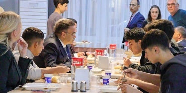 il-milli-egitim-muduru-dr-omer-yahsi-pansiyonda-ogrencilerin-sofrasina-konuk-oldu.jpg