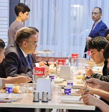il-milli-egitim-muduru-dr-omer-yahsi-pansiyonda-ogrencilerin-sofrasina-konuk-oldu.jpg