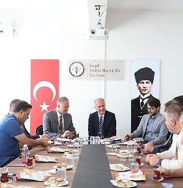 İnegöl Belediyesi’nden Mediha Hayri Çelik Fen Lisesi’ne Semt Sahası