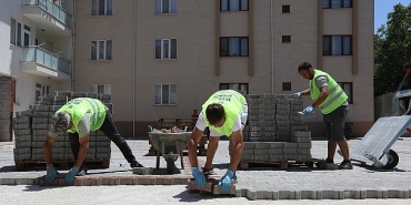 inegolun-cikmaz-sokaklari-ucretsiz-otoparka-donusuyor.jpg