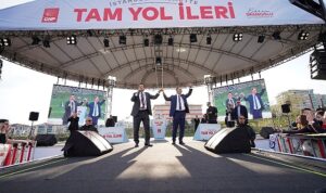 istanbul-buyuksehir-belediye-ibb-baskani-ekrem-imamoglu-beylikduzu-belediye-baskani-mehmet-murat-calik-ile-OGjXVKcW.jpg