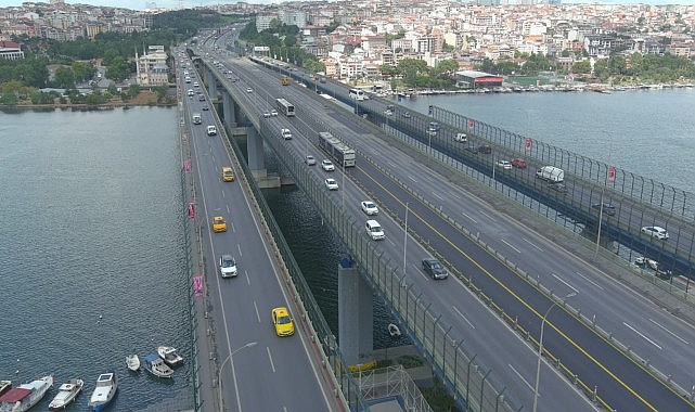 istanbul-buyuksehir-belediyesi-halic-koprusu-metrobus-yolundaki-asfalt-yenileme-calismasini-bitirdi.jpg