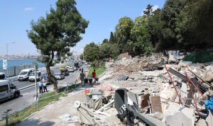 istanbul-buyuksehir-belediyesinin-ibb-uskudardaki-kacak-yapilarla-mucadelesini-mahkeme-bir-kez-daha-hakli-buldu-kmfF66Me.jpg