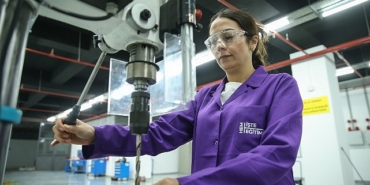 istihdamin-her-alaninda-kadin-gucu-konakli-kadin-cnc-operatorleri-geliyor.jpg