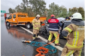 itfaiye-ekiplerinden-zincirleme-trafik-kazasina-hizli-mudahale.jpg