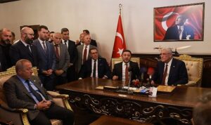 iyi-parti-genel-baskani-musavat-dervisoglu-nevsehir-belediye-baskani-rasim-ariyi-makaminda-ziyaret-etti-pFECfafT.jpg