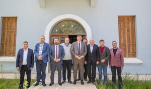 izmir-buyuksehir-belediye-baskani-dr-cemil-tugay-odemisi-ziyaret-etti-helvis-bayramina-katildi-VpBmPI6P.jpg
