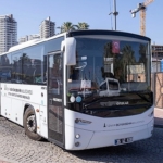 izmir-buyuksehirden-kadin-ve-cocuklara-ucretsiz-deniz-etkinligi-dezavantajli-bolgelerin-kadinlari-denizle-bulustu.jpg