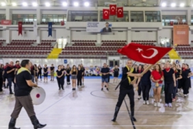 İzmir’de zeybek bilmeyen kalmayacak