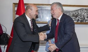 izmir-esnafindan-baskan-soyere-hakkiniz-odenmez-mhGRvdd3.jpg