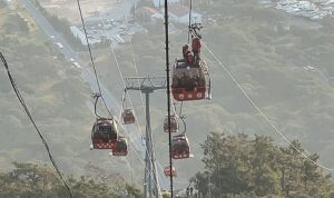 izmir-itfaiyesi-teleferikte-mahsur-kalanlar-icin-kurtarma-calismalarina-katildi-ncC1U2PB.jpg