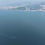izmir-korfezinde-yine-dis-kaynakli-kirlilik-alarmi.jpg